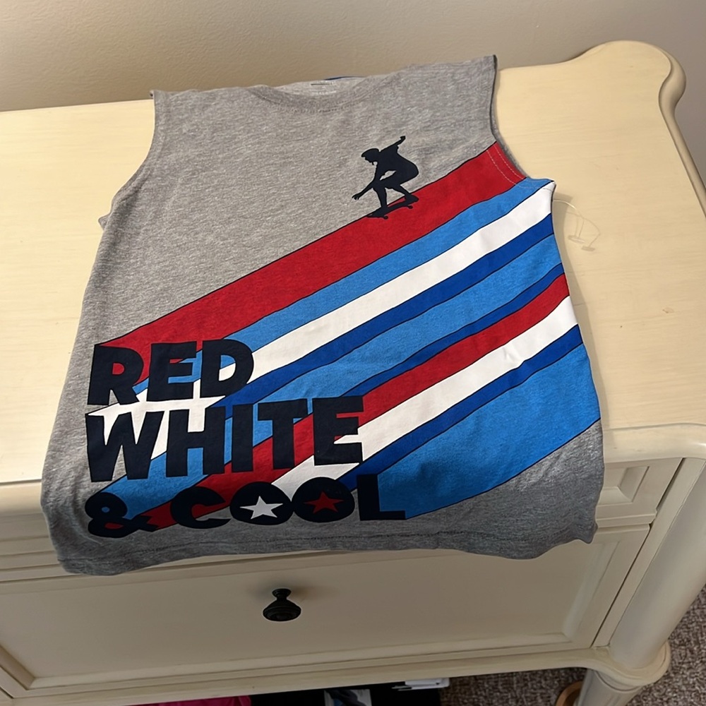 Boys Set of 2 Sleeveless Tees NWT - Picture 3 of 6